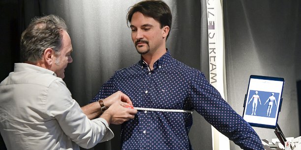 Tests pour la digitalisation de la chaine de commande et fabrication de vêtements, dans le laboratoire de Lectra.