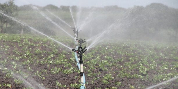 Les questions d'usage de l'eau pour l'irrigation deviennent de plus en plus nombreux et le lac de Caussade fait écho aux Bassine en Poitou-Charentes.