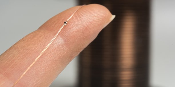 Primo1D propose d'inclure la technologie RFID sous forme de fil, et se trouve déjà en capacité de produire un million de composants par année, pour un million d'euros de chiffre d'affaires. Mais elle vise désormais beaucoup plus haut.