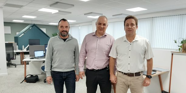 De gauche à droite : Nicolas Barberan pour Holis Consulting, Olivier Blanc et Rafael Iglesia pour Inflexsys.