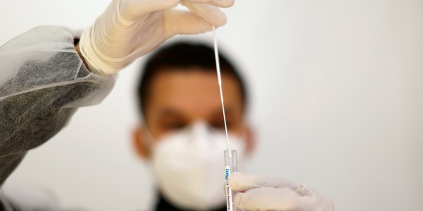 Coronavirus: huit cas possibles du variant omicron detectes en france[reuters.com]
