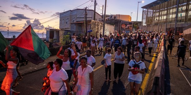 Antilles: lecornu reproche aux syndicats la non-condamnation des violences[reuters.com]