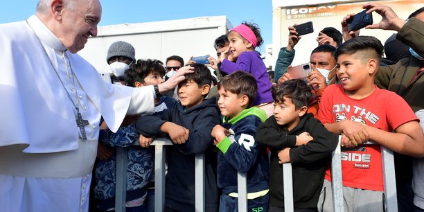 Le pape francois en grece, ou il a visite un camp de migrants a lesbos[reuters.com]