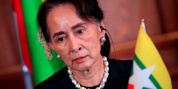 Birmanie: aung san suu kyi condamnee a 4 ans de prison lors d'un premier proces[reuters.com]