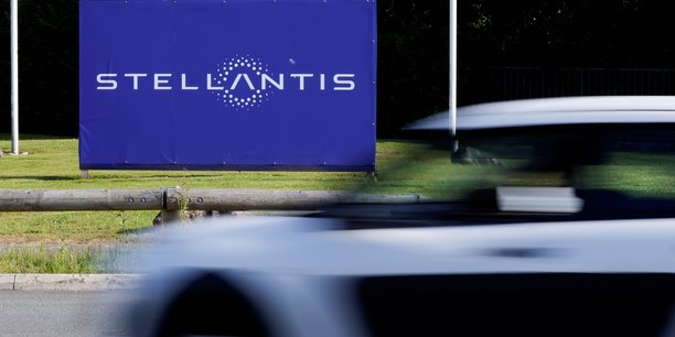 Stellantis vise 20 milliards d'euros de ca additionnel grace aux logiciels d'ici 2030[reuters.com]