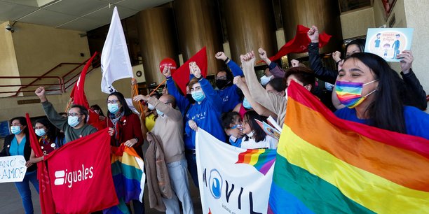 Chili: le congres approuve un texte legalisant le mariage pour tous[reuters.com]
