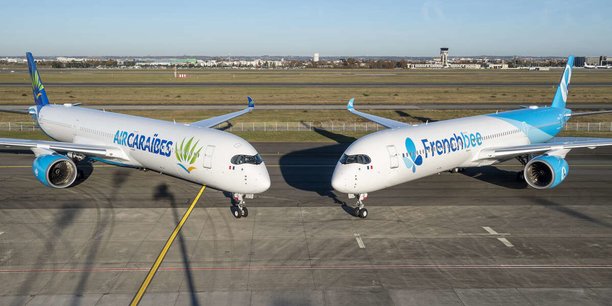 Les deux A350-1000 d'Air Caraïbes et French Bee côte-à-côte.