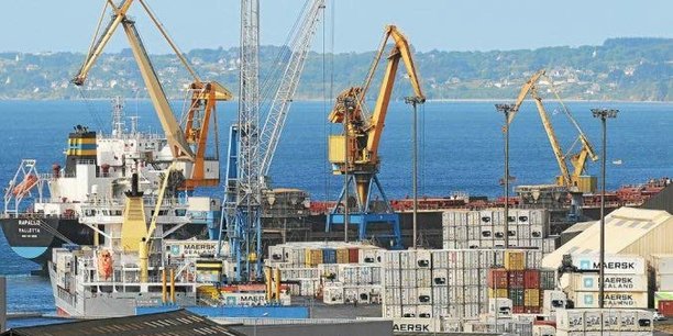 Premier port de Bretagne pour le trafic, premier de France pour la réparation, les flux de marchandises restent modestes à Brest qui, avec un peu plus de 3 millions de tonnes en 2021, fait figure de port de taille moyenne.