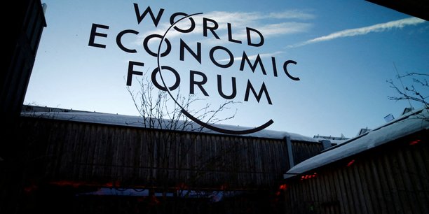 Le forum de davos reporte de janvier au debut de l'ete[reuters.com]