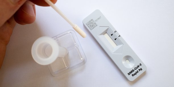 Les tests antigéniques sont moins sensibles à Omicron, selon Washington