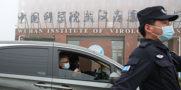 En Février 2021, une équipe d'experts de l'OMS s'est rendue à Wuhan, en Chine, pour tenter de remonter l'origine de diffusion du Covid-19. Les autorités chinoises ont encadré de près le travail des chercheurs.
