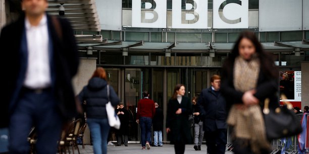 La grande-bretagne va geler le financement de la bbc pour les deux prochaines annees[reuters.com]