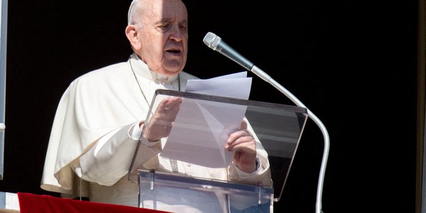 Deux proches collaborateurs du pape testes positifs au covid-19[reuters.com]