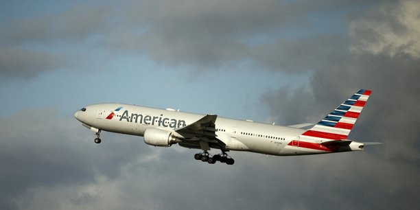 American airlines reduit ses pertes au quatrieme trimestre grace a une forte demande[reuters.com]