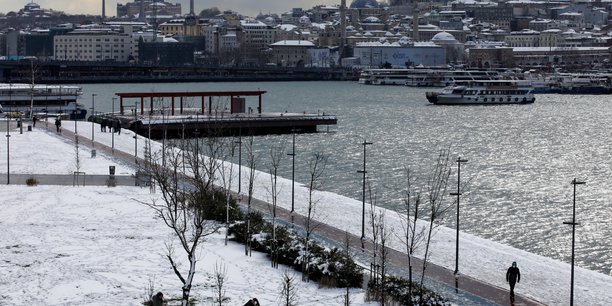 Chutes de neige en turquie et en grece, trafic interrompu a l'aeroport d'istanbul[reuters.com]