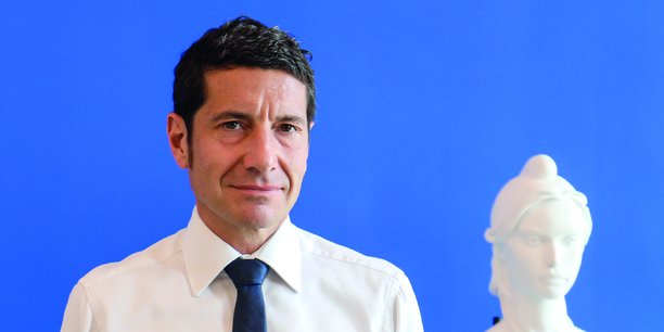 Le maire (LR) de Cannes (Alpes-Maritimes), David Lisnard, a été élu président de l'association des maires le 17 novembre dernier face à Philippe Laurent, maire (UDI) de Sceaux (Hauts-de-Seine). Il succède à François Baroin.