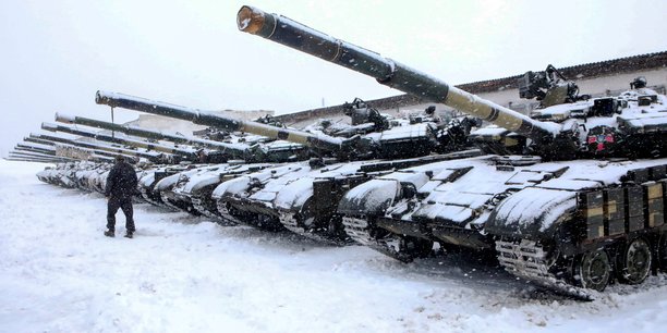 Une division blindée des forces armées ukrainiennes lors d'exercices militaires à l'extérieur de Kharkiv, en Ukraine, le 31 janvier 2022.