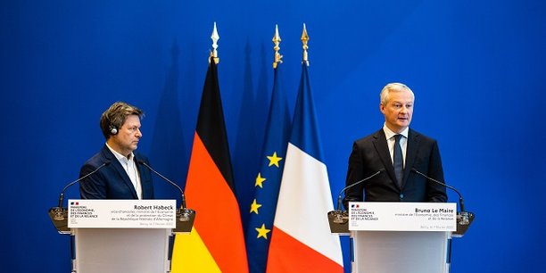 Le vice-chancelier, ministre de l'Economie et du climat allemand Robert Habeck et le ministre de l'Economie français Bruno Le Maire lors d'un point presse à Bercy lundi.