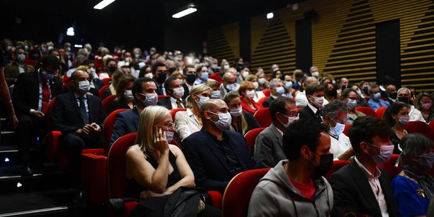 Le 17 septembre 2021, le public est masqué pour assister à une représentation d'un spectacle de Gaspard Proust, au théâtre de Bry-sur-Marne, près de Paris.