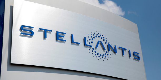 Stellantis veut passer de 5 a 3 sites tertiaires et r&d en ile-de-france[reuters.com]
