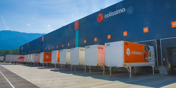 A Cadaujac (33), La Poste va ouvrir son septième centre logistique nouvelle génération, comme celui de La Bussière en Isère à l'image.