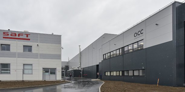 L'usine pilote d'ACC s'étend sur 25.000 m2 à Nersac, près d'Angoulême. Elle est dédiée à la fabrication de batteries électriques.