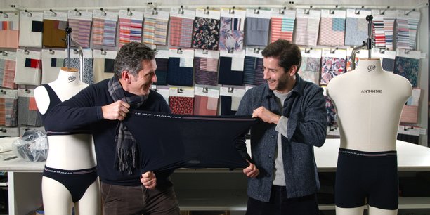Guillaume Gibault (à droite), le fondateur du Slip Français, s'appuie désormais sur Christian Schmitt et Henitex pour lancer une gamme de sous-vêtements sans couture, plus économique et plus écologique.