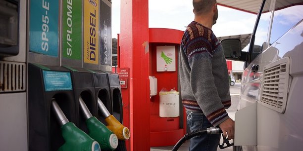le gouvernement cherche à compenser la hausse des prix des carburants