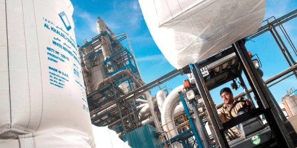 Al Khaleej Sugar exploite l'une des plus grandes raffineries de sucre au monde dans le port de Jebel Ali aux Emirats Arabes Unis.