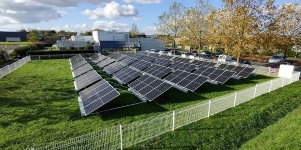 VMH Energie, implantée à Châtellerault, dans la Vienne, amorce un virage vers des tuiles et des dalles photovoltaïques plus sophistiquées et des solutions mobiles.