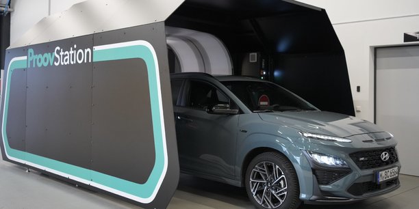 Au salon de l'automobile de Lyon, la jeune pousse lyonnaise ProovStation a présenté la nouvelle génération de son portique connecté, qui vise à révolutionner l'inspection visuelle des véhicules pour les professionnels, mais aussi bientôt pour les particuliers.