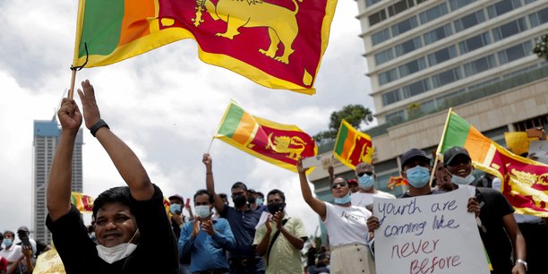 Englué dans une crise financière, politique et sociale depuis plus d'un an, le Sri Lanka va enfin pouvoir respirer un peu, après que le FMI a validé lundi son plan d'aide de 2,9 milliards de dollars.