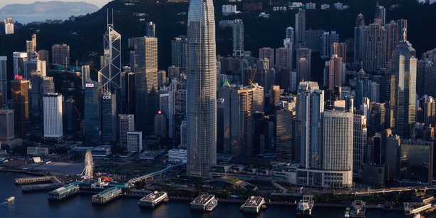 La levée des restrictions à Hong Kong, liées à l'épidémie de Covid-19 va soulager les habitants et les entreprises.