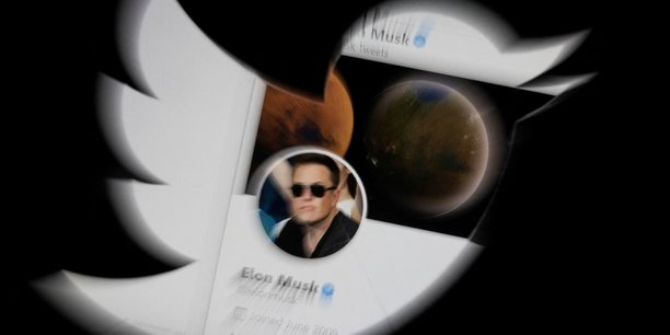 Le multimilliardaire patron de Tesla et SpaceX, Elon Musk, accuse Twitter de mentir sur le nombre réel de faux comptes et utilise cet argument pour justifier son revirement dans le rachat du réseau social.