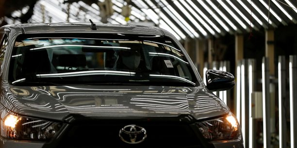 Toyota prevoit une baisse de 20% de son benefice face a la hausse du cout des matieres premieres[reuters.com]