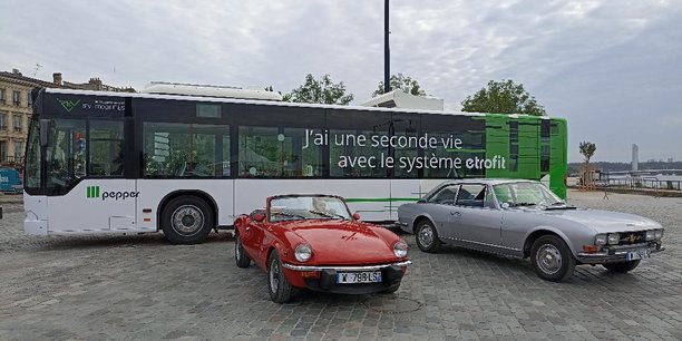 REV Mobilities fait étape à Bordeaux avec ses véhicules rétrofités, 100 % électriques.
