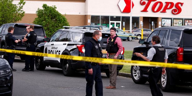 Usa: dix morts apres une fusillade dans un supermarche de buffalo[reuters.com]