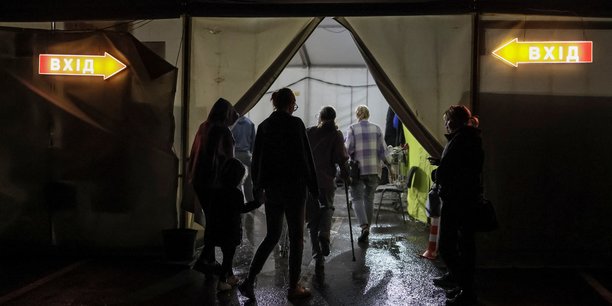 Ukraine: un important convoi de refugies de marioupol arrive a zaporijjia[reuters.com]