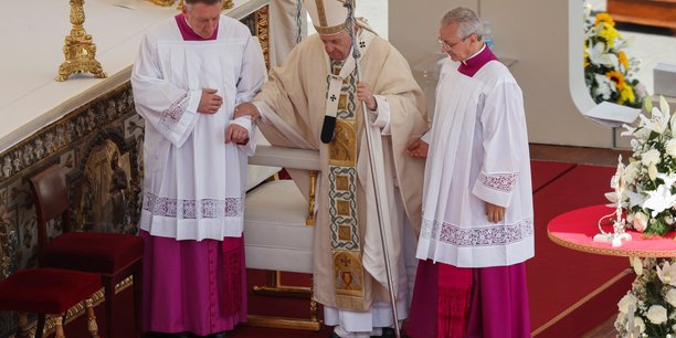 Le pape francois canonise dix bienheureux, dont charles de foucauld[reuters.com]