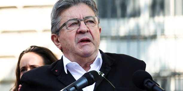 France: melenchon propose desormais de porter le smic a 1.500 euros[reuters.com]