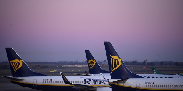 Ryanair reduit sa perte annuelle et envisage un retour a une rentabilite raisonnable[reuters.com]