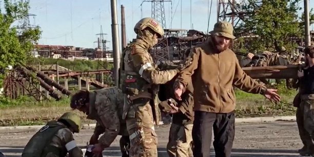 Ukraine: reddition de dizaines de combattants a azovstal, fin du siege[reuters.com]