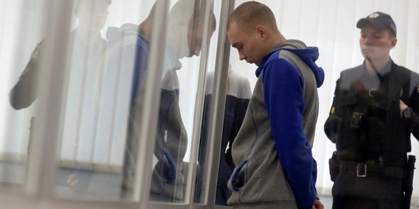 Un soldat russe condamne a perpetuite a kyiv pour crime de guerre[reuters.com]
