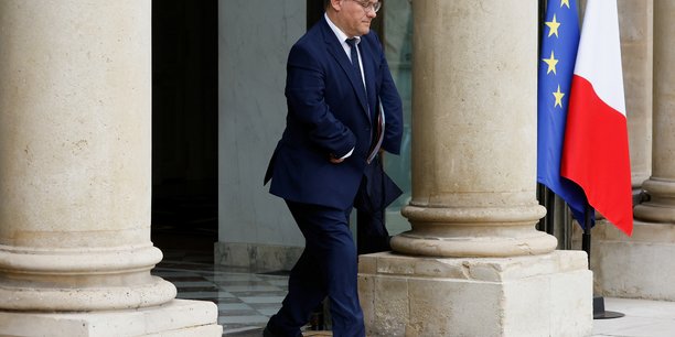 France: abad refute les accusations de viol et reste ministre[reuters.com]