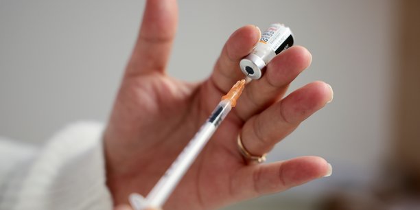 La has recommande un vaccin anti-covid periodique pour les plus fragiles[reuters.com]