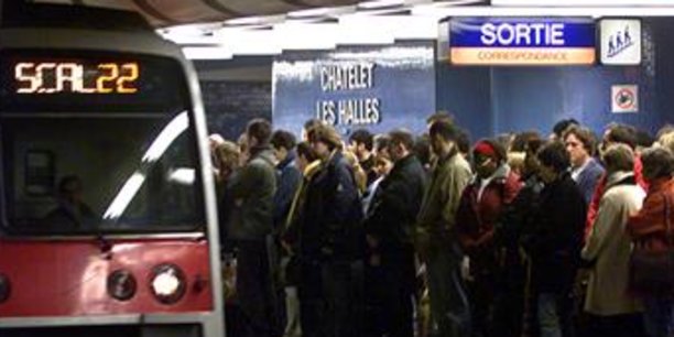 Sur le RER B, la RATP prévoit en moyenne 2 trains sur 3 avec rupture de l'interconnexion [à la station Gare du Nord] et 4 trains sur 5 entre 17 heures et la fin du service, afin d'assurer la desserte du stade de France, a précisé le groupe.