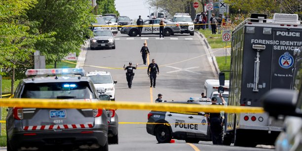 Canada : la police abat un homme arme qui se trouvait pres d'une ecole primaire de toronto[reuters.com]