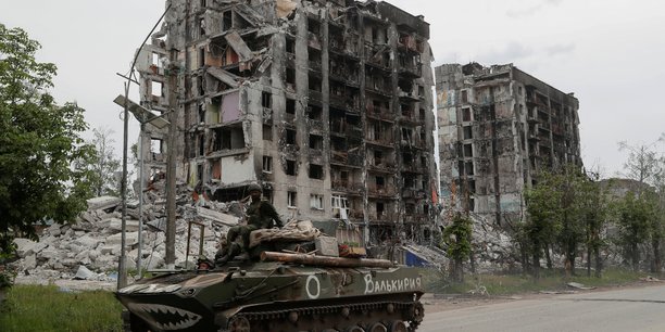 Les troupes ukrainiennes pourraient se retirer de la region de louhansk face a l'avancee russe[reuters.com]
