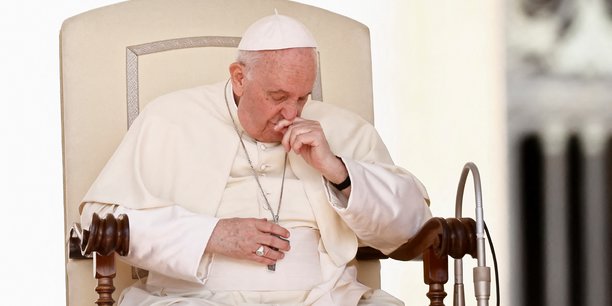 Le pape se rendra en afrique en juillet malgre ses problemes au genou[reuters.com]