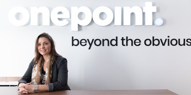 Sylvie Favre, la directrice des ventes du site de Toulouse de Onepoint, est confrontée à des difficultés de recrutement.